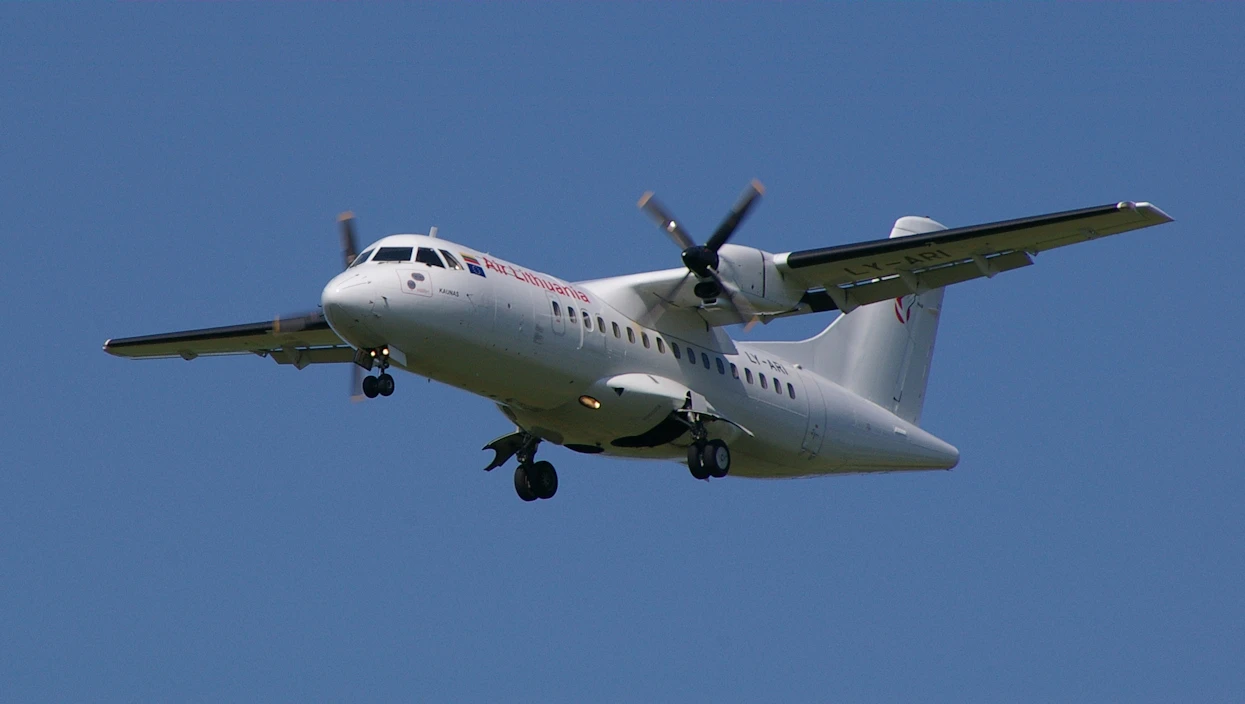 ATR 42 — source image